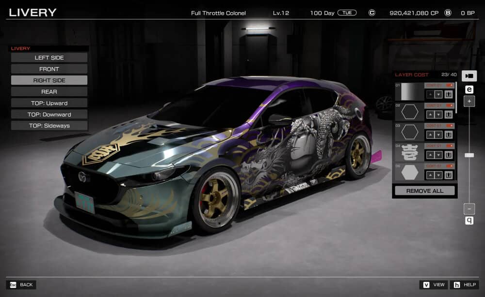 La imagen muestra un coche personalizado en la pantalla de personalización de libreas del videojuego 'Tokyo Xtreme Racer'. El coche tiene un diseño detallado y colorido con varios gráficos, incluyendo un dragón y otros patrones intrincados. La interfaz muestra opciones para personalizar diferentes partes del coche, como las vistas lateral izquierda, frontal, lateral derecha, trasera y superior. También hay un medidor de costo de capas que indica 23/40 capas usadas. El coche está en el nivel 12 y es el día 100 en el juego. El jugador tiene 920,421,080 CP y 0 BP.