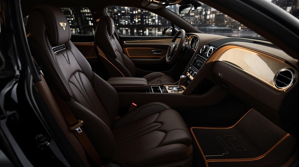 Interior de un Bentley lujoso que muestra las alfombrillas coche Matscarlux