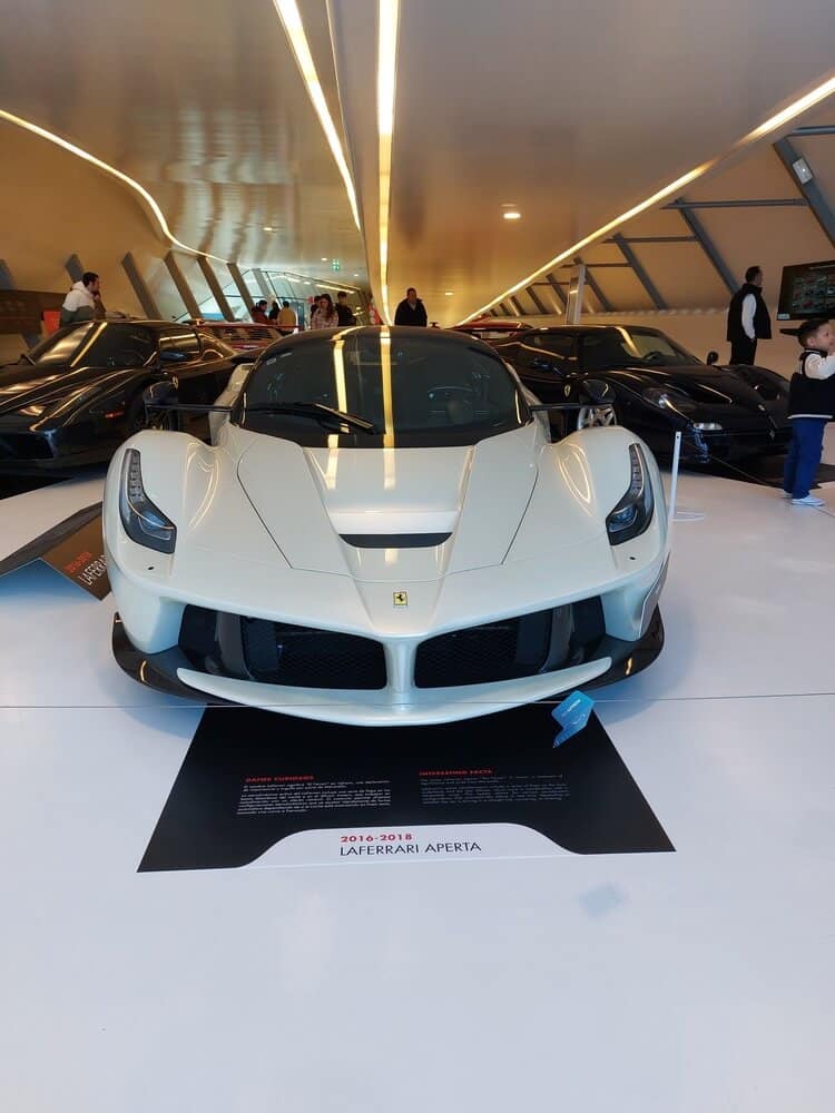 Ferrari blanco